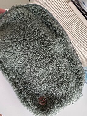 lululemon small sherpa-trim pouch in sage